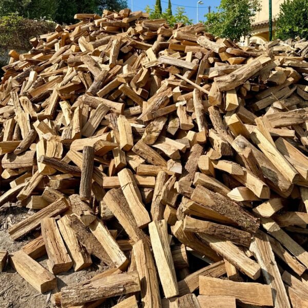 Lose Brennholzstücke, geschnitten auf 50 cm Länge, 100 % Hartholz